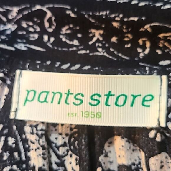 Pants Store Black & Beige Elephant Print Top w/Bell Sleeves w/Ruffle, Size Large - Picture 8 of 10